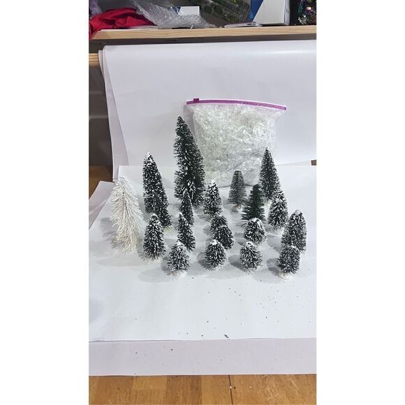 LEMAX HOLIDAY TIME CHRISTMAS VILLAGE BOTTLE NECK CHRISTMAS TREES SET 19 W/ SNOW - Picture 2 of 10